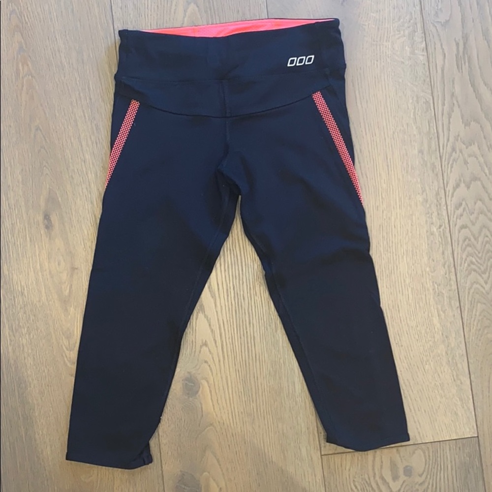 Lorna Jane Capri Length Leggings